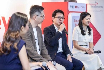 Ketua Pegawai Eksekutif ShopeePay, Alain Yee (dua dari kanan)