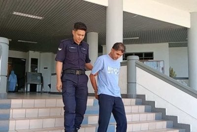 Seorang pengawal keselamatan didenda RM1,500 selepas mengaku bersalah mencuri susu tepung serta beberapa barangan lain dari sebuah pusat beli-belah minggu lepas.