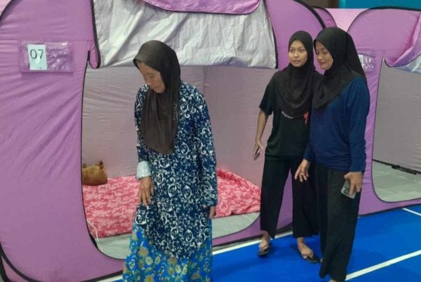 Sebahagian mangsa di PPS Dewan Serbaguna Taman Bayu Damai.