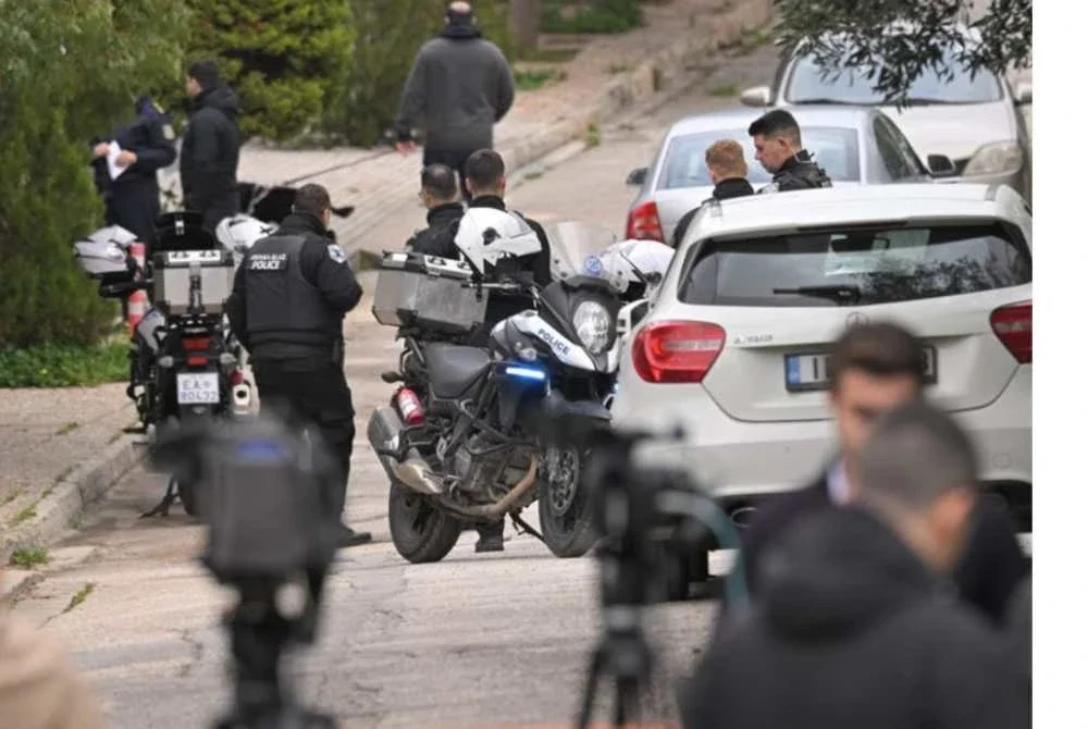 Seorang lelaki didakwa menikam bapanya berusia 80 tahun hingga mati di Glyfada. Foto Ekathimerini.com
