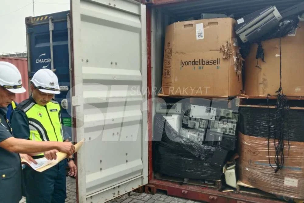 Rampasan dilakukan oleh AKPS hasil pemeriksaan di tapak Gudang CFS 4, Pelabuhan Barat.