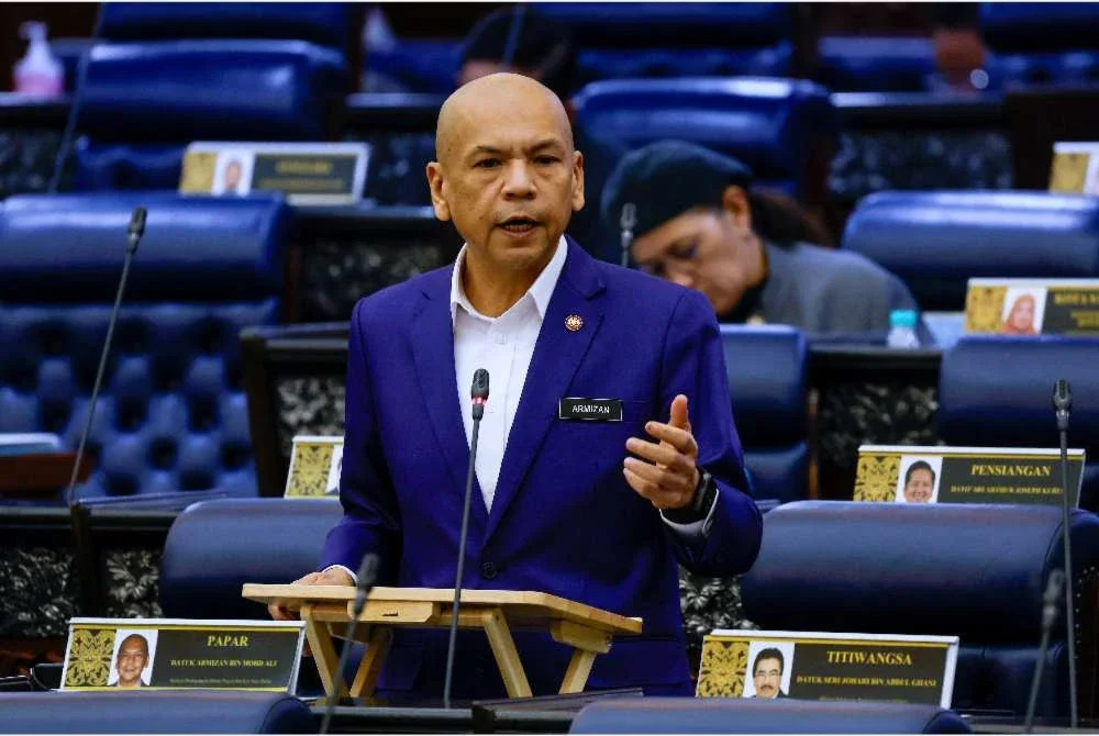 Armizan ketika sesi pertanyaan-pertanyaan dan jawab lisan pada Mesyuarat Pertama, Penggal Kelima Parlimen ke-15 Dewan Rakyat di Bangunan Parlimen pada Rabu. Foto Bernama