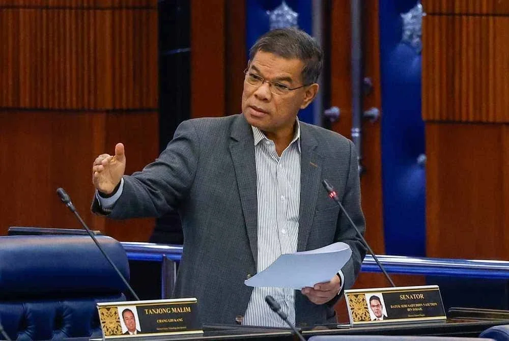 Menteri Dalam Negeri Senator, Datuk Seri Saifuddin Nasution Ismail ketika sesi pertanyaan- pertanyaan dan jawab lisan pada Mesyuarat Pertama, Penggal Kelima Parlimen ke-15 Dewan Rakyat di Bangunan Parlimen hari ini. Foto Bernama