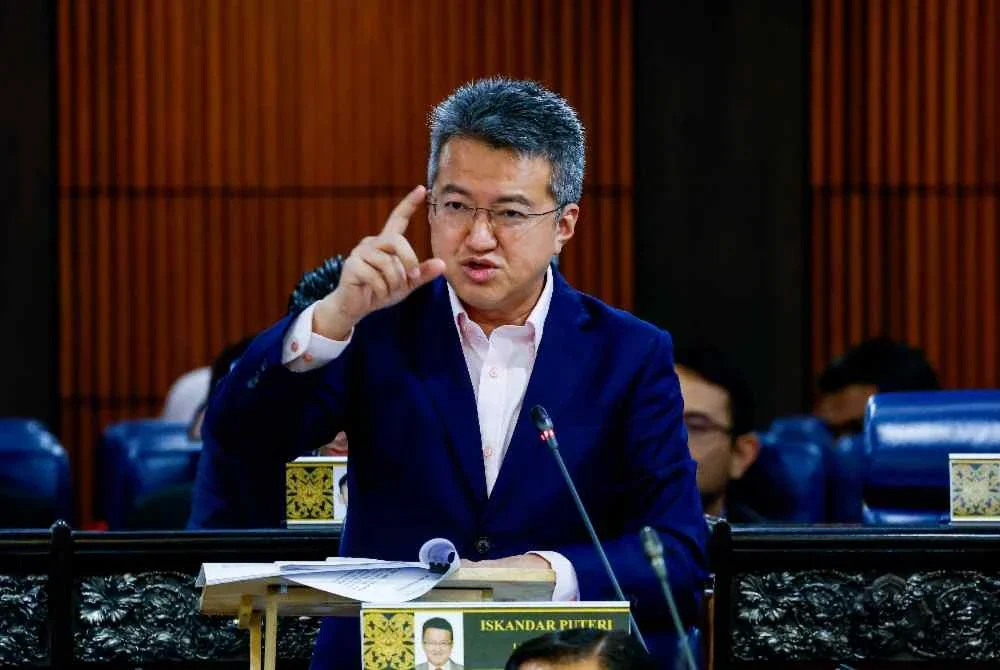 Chin Tong ketika sesi pertanyaan-pertanyaan dan jawab lisan pada Mesyuarat Pertama, Penggal Kelima Parlimen ke-15 Dewan Rakyat di Bangunan Parlimen pada Rabu. Foto: Bernama