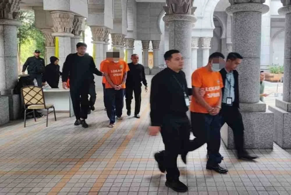 SPRM menahan reman lima individu melibatkan kes rasuah rangkaian pusat urut terkemuka. Foto: SPRM