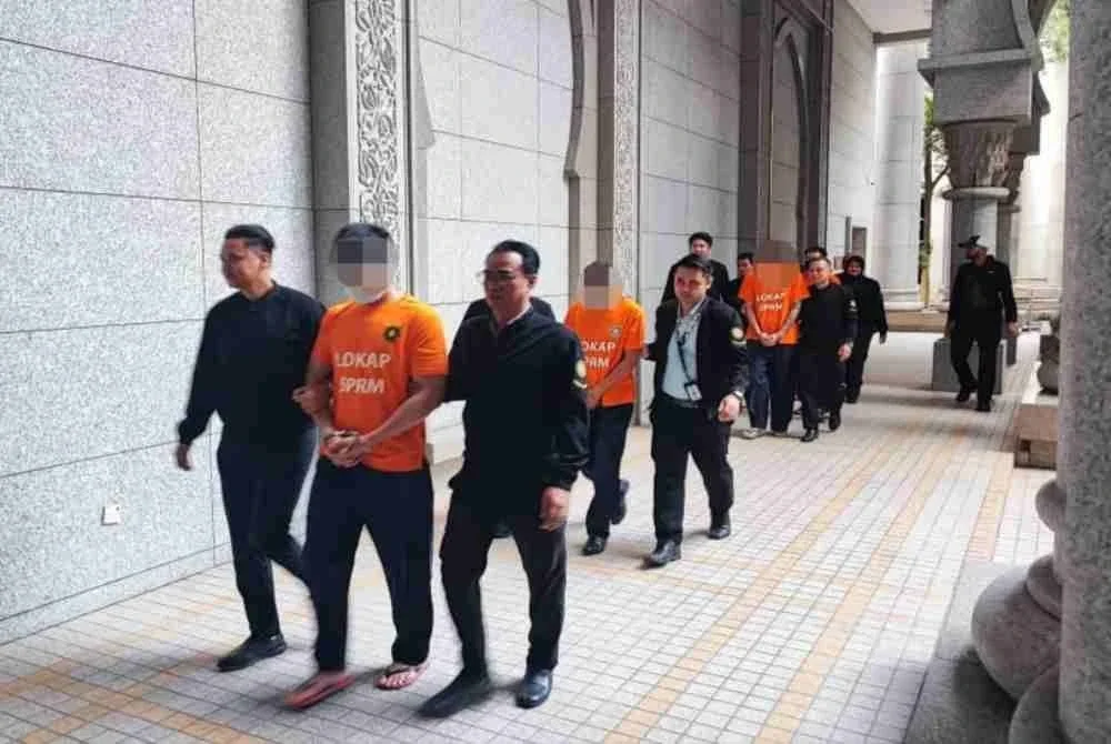 SPRM menahan reman lima individu melibatkan kes rasuah rangkaian pusat urut terkemuka. Foto: SPRM