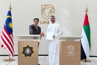 Azam memeterai MoU dengan UAEAA dalam usaha pencegahan dan pembanterasan rasuah termasuk penggunaan AI dalam siasatan kewangan. Foto SPRM