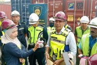 Nik Ezanee ketika sidang akhbar di Pelabuhan Barat di sini pada Rabu.