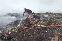 Kesemua anggota telah ditugaskan melakukan operasi sehingga malam bagi memadamkan kebakaran tersebut dan juga dua lagi kawasan lain. - Foto JBPM Johor