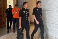 SPRM menahan reman lima individu berhubung siasatan kes rasuah seorang pegawai kanan TLDM. Foto: SPRM