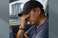 Ilustrasi AI, penyesalan lelaki berkenaan kerana berasa beban yang berpanjangan setelah melepaskan kewarganegaraan Malaysia. Foto: Agensi