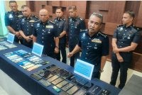 Adzli (dua dari kanan) pada sidang akhbar di IPK Kedah di Alor Setar pada Rabu.