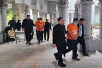 SPRM menahan reman lima individu melibatkan kes rasuah rangkaian pusat urut terkemuka. Foto: SPRM