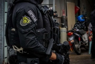 Berita terbaharu SPRM membekukan 21 akuan bank dan menyita aset dalam Op Layar membabitkan seorang pegawai tertinggi TLDM.