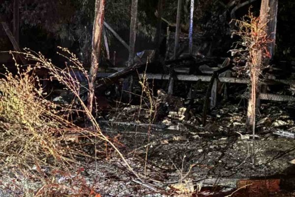 Pasukan penyelamat menemui mayat mangsa di bahagian depan rumah selepas api berjaya dipadam.