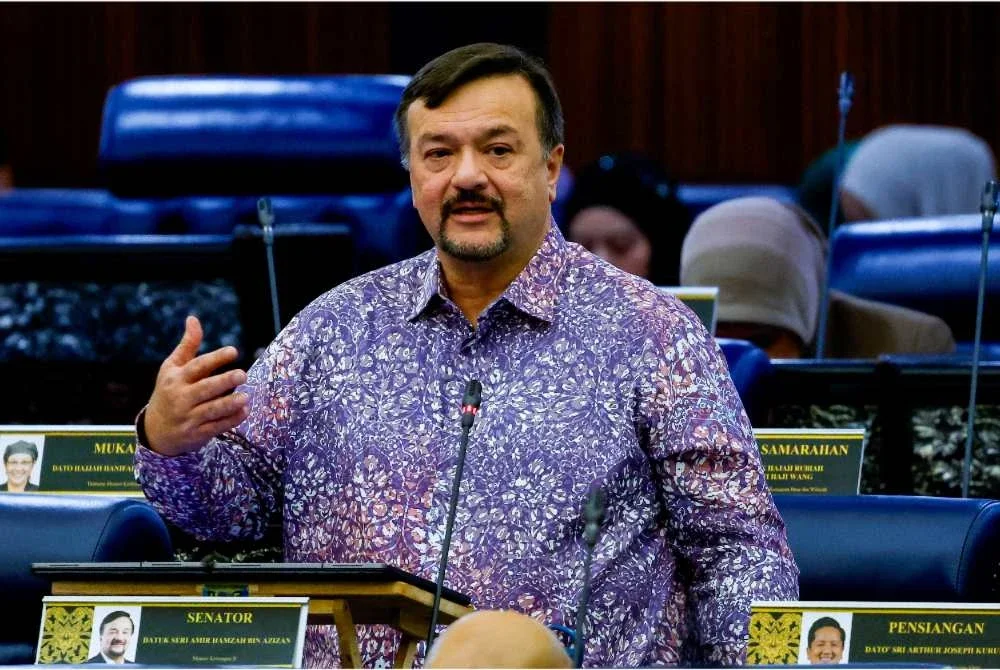 Amir Hamzah ketika sesi pertanyaan-pertanyaan dan jawab lisan pada Mesyuarat Pertama, Penggal Kelima Parlimen ke-15 Dewan Rakyat di Bangunan Parlimen pada Khamis. Foto: Bernama