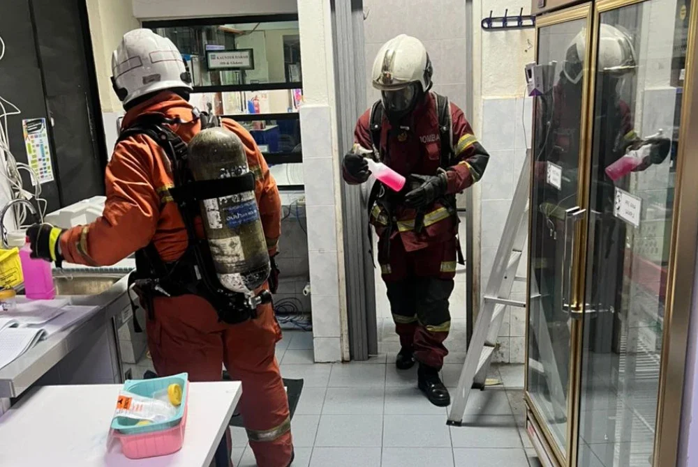 PKO menjalankan penilaian awal bagi mengenal pasti punca kebocoran gas yang dilaporkan di sebuah klinik kesihatan di Jelutong, George Town pada Khamis. 