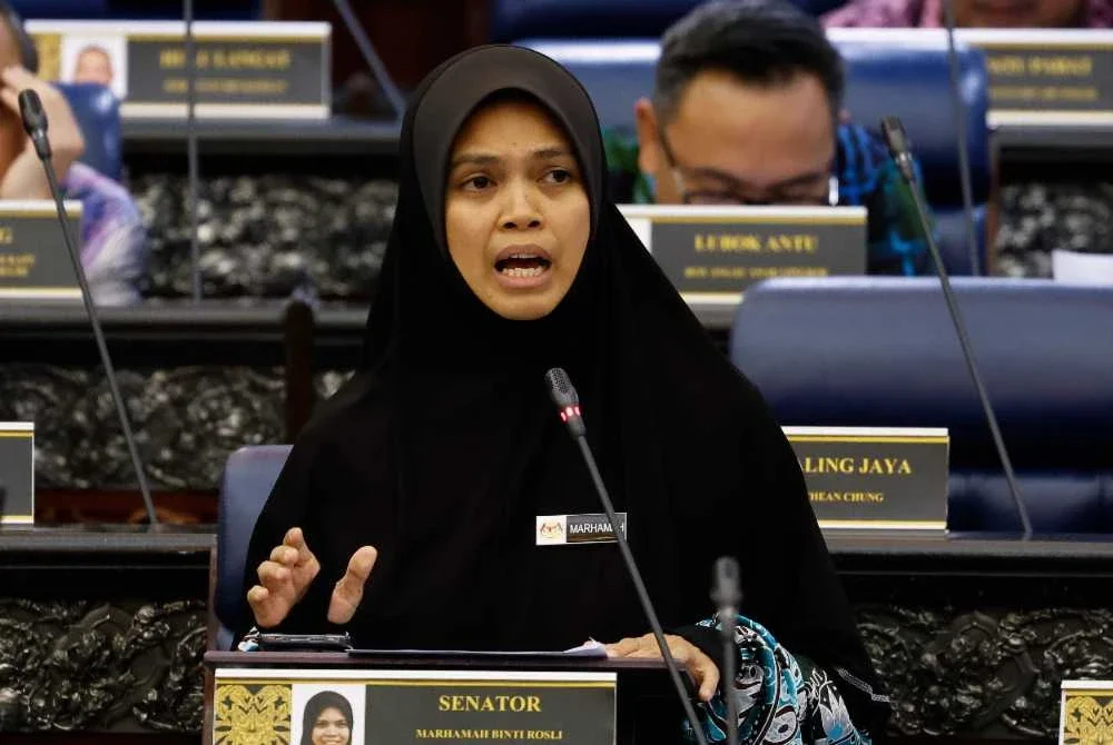 Marhamah ketika sesi pertanyaan-pertanyaan dan jawab lisan pada Mesyuarat Pertama, Penggal Kelima Parlimen ke-15 Dewan Rakyat di Bangunan Parlimen pada Khamis. Foto: Bernama