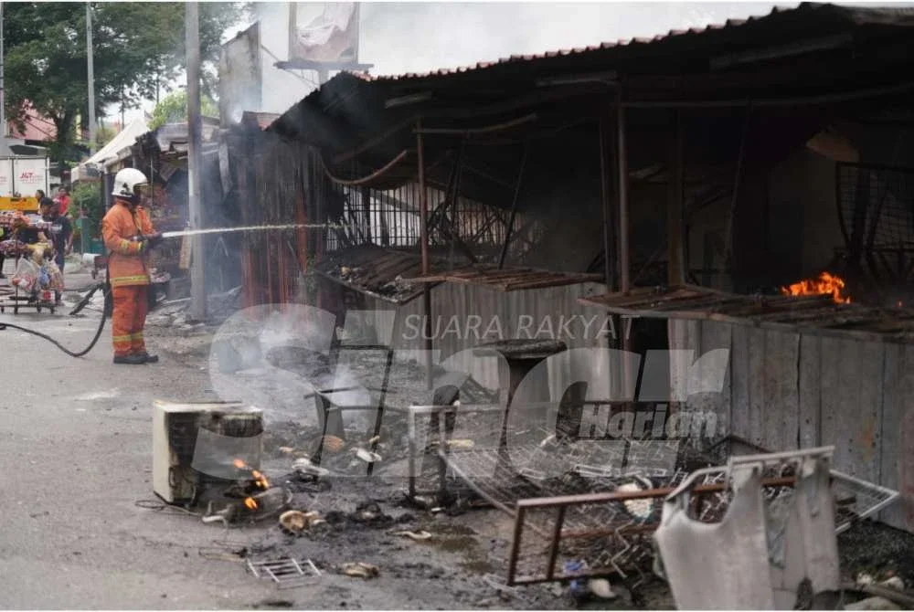 Keadaan di lokasi kebakaran deretan kedai makan pada Khamis. Foto SINAR HARIAN/ Rosli Talib