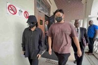 Kedua-dua wakil syarikat berkenaan hadir ke mahkamah pada pagi Khamis.