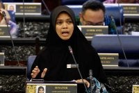 Marhamah ketika sesi pertanyaan-pertanyaan dan jawab lisan pada Mesyuarat Pertama, Penggal Kelima Parlimen ke-15 Dewan Rakyat di Bangunan Parlimen pada Khamis. Foto: Bernama