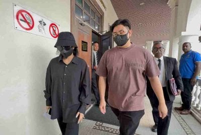 Kedua-dua wakil syarikat berkenaan hadir ke mahkamah pada pagi Khamis.