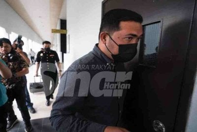 Mohd Rahmat didakwa gagal melaporkan pemberian suapan berjumlah RM5,100 pada dua tahun lalu. Foto SINAR HARIAN/ROSLI TALIB