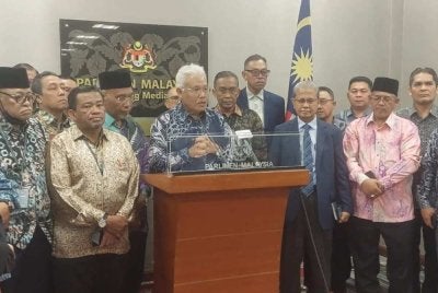 Hamzah ketika dalam sidang media di Dewan Rakyat pada Khamis.