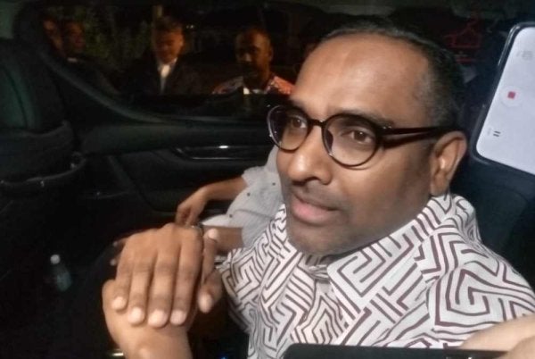 Punithan ditemui media selepas mengakhiri pertemuan bersama Muhyiddin di kediaman Presiden Bersatu di Bukit Damansara.