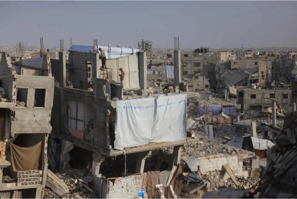 Kebanyakan penduduk Palestin kini berlindung di struktur separa runtuh. Foto AFP