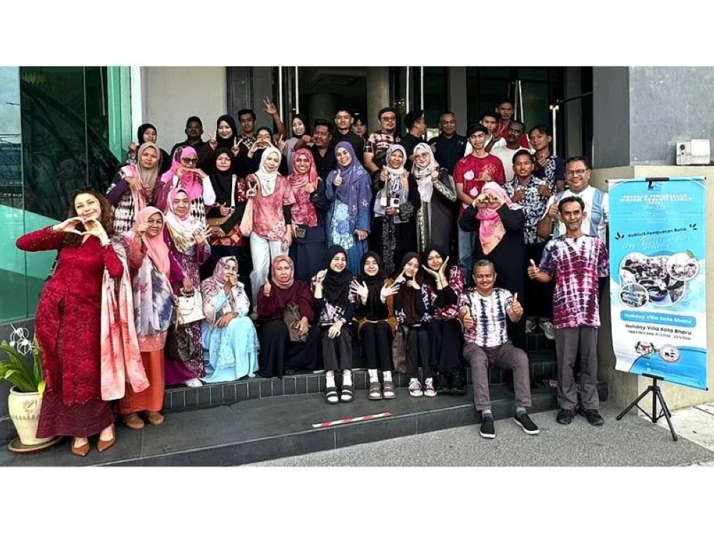 Selama tiga hari bengkel ini dianjurkan, para peserta didedahkan tentang penghasilan batik.