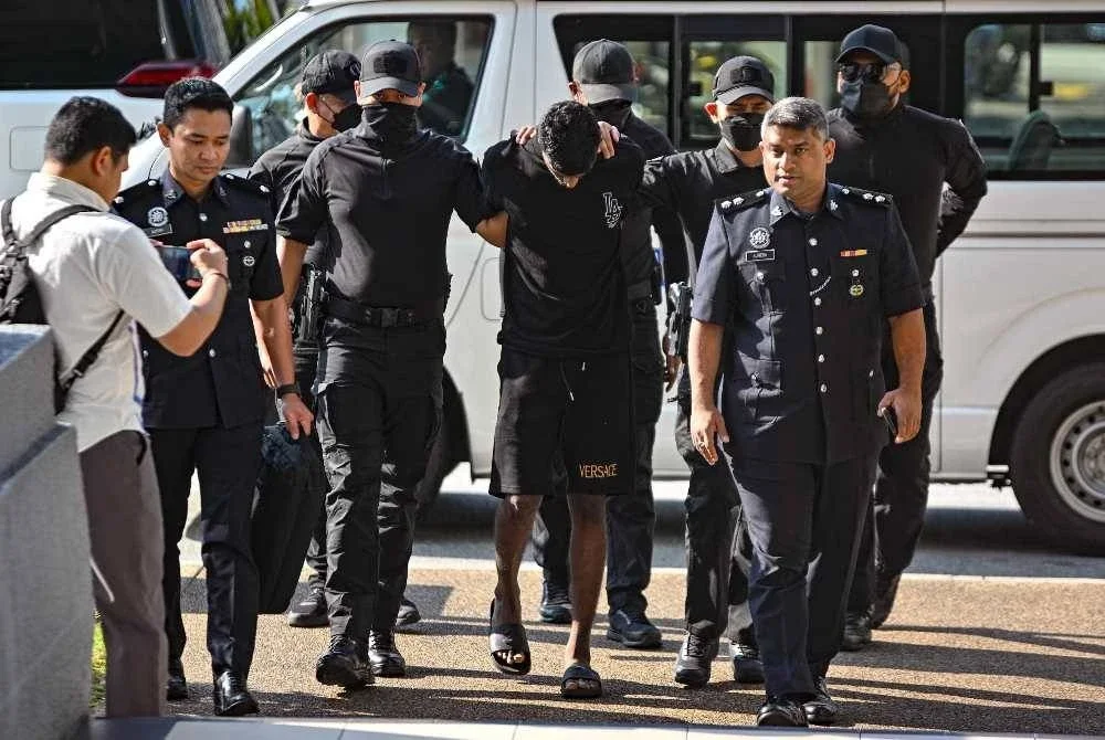 Pemandu lori G.Loganathan mengaku tidak bersalah di Mahkamah Sesyen di sini hari ini atas pertuduhan melakukan rompakan bersenjata dan persetubuhan bertentangan aturan tabii terhadap seorang wanita warga Thailand, Disember lepas. Foto Bernama 