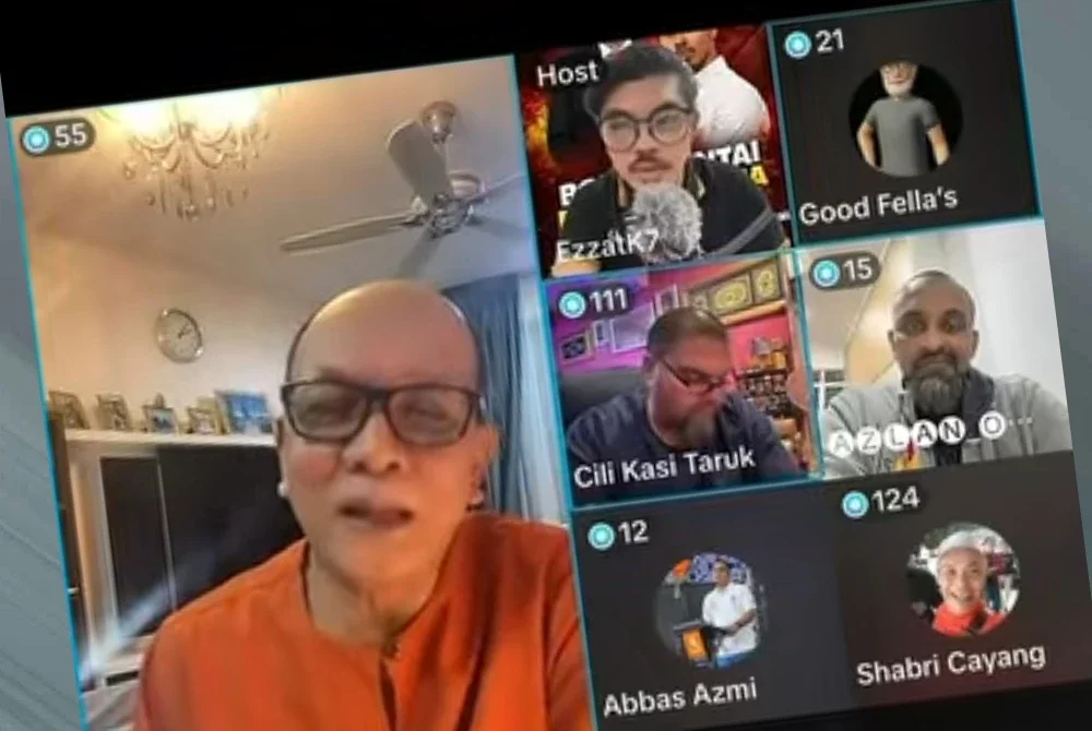 Izham (kiri) menerusi satu siaran langsung di platform TikTok yang tular sebelum ini.