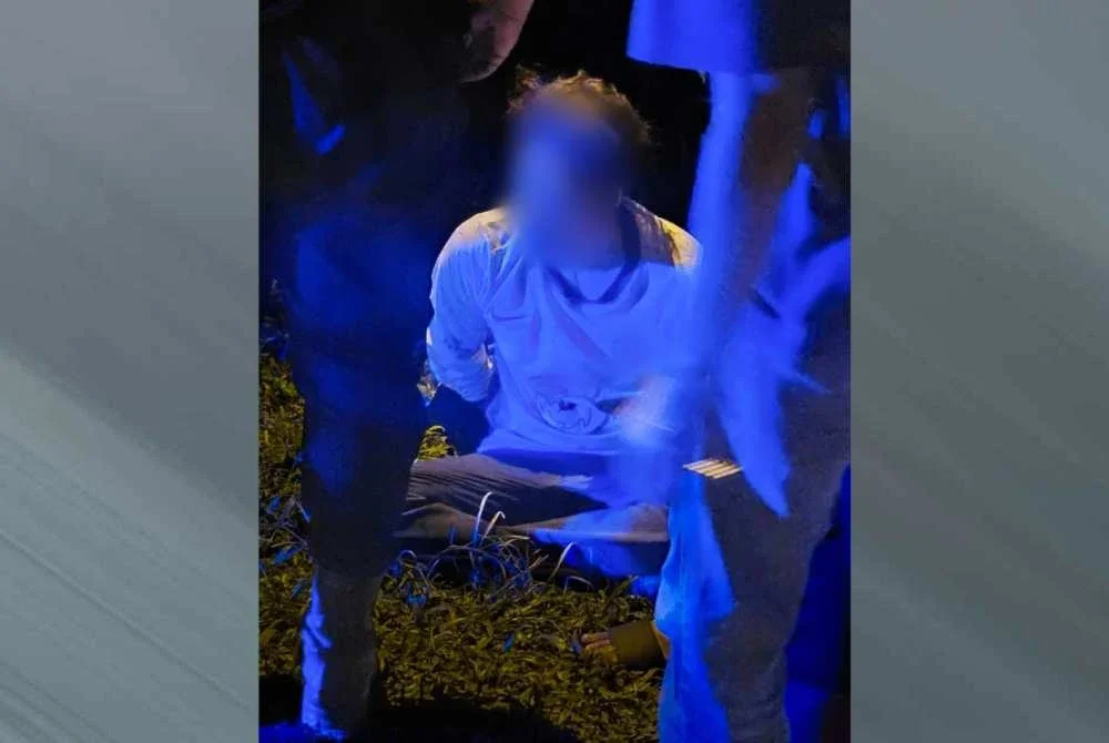 Suspek yang cuba melarikan seorang kanak-kanak perempuan ditahan di lokasi kejadian oleh orang awam. Foto: Tular