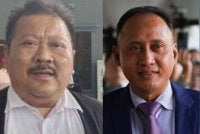 Peguam 'kotak pensel', Datuk Ahmad Zaharil Muhaiyar (kiri) hadir ke mahkamah bagi mewakili Ketua Staf Markas Angkatan Bersama, Datuk Mohamed Fauzi Kamis (kanan) yang didakwa atas satu pertuduhan pecah amanah wang RM5 juta milik Tabung Kebajikan Angkatan Tentera (TKAT), tiga tahun lalu.