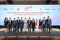 Pasukan Pengurusan Kanan U Mobile bersama rakan kerjasama terlibat bagi perlaksanaan program neutral EIP.