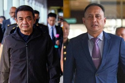 Bekas Panglima Tentera Darat (PTD) Tan Sri Muhammad Hafizuddeain Jantan (kiri) dan Pegawai kanan Angkatan Tentera Malaysia (ATM) Mejar Jeneral Datuk Mohamed Fauzi Kamis (kanan). 