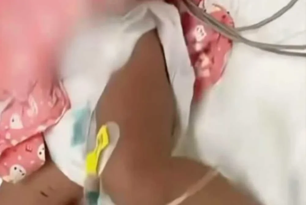 Ibunya didakwa mencucuk bayi itu menggunakan jarum setiap kali menangis. FOTO: Agensi