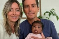 Pasangan berkenaan bersama bayi perempuan tersebut.-Agensi