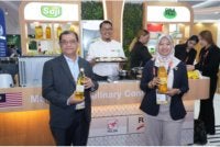 Fakhrunniam (kiri) bersama Ketua Divisyen Produk Pengguna dan Pegawai Bertanggungjawab Delima Oil Products Sdn Bhd, Aznur Kama Azmir mengetuai penyertaan FGV di Gulfood 2026.