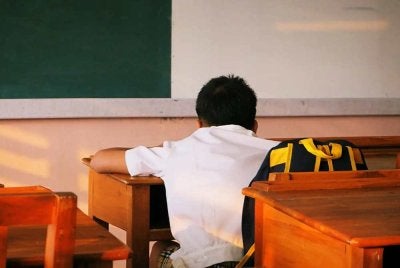 Kanak-kanak berumur enam tahun wajar diberi peluang memulakan persekolahan tanpa tekanan awal. - Gambar hiasan.