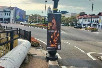 Antara poster yang didakwa mempromosikan semula ajaran sesat Ahmadi Religion dikesan di Muar baru-baru ini. - Foto tular