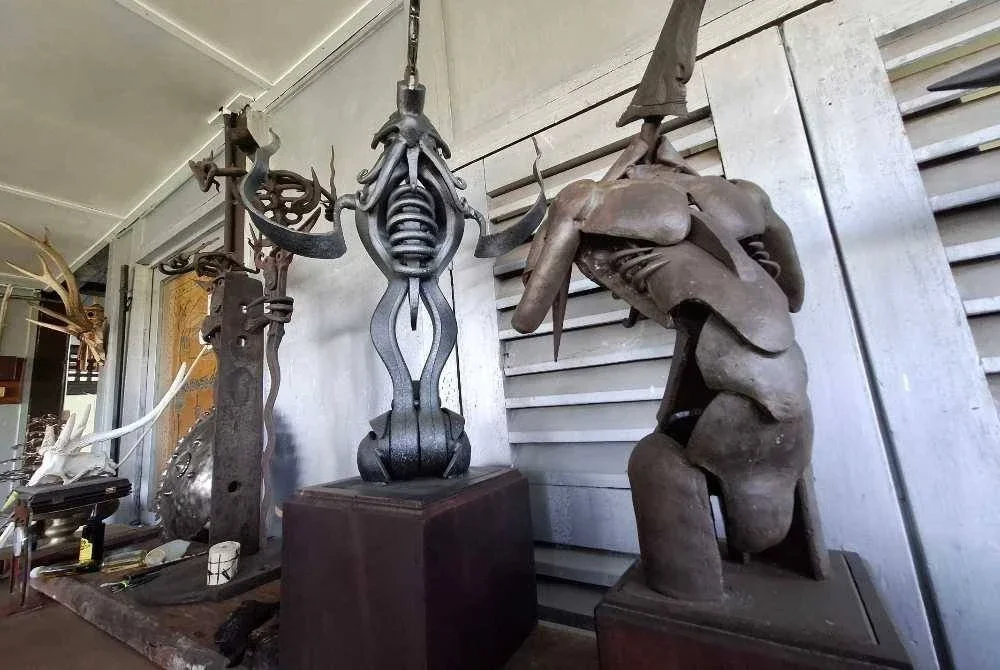 Karya yang dihasilkan mengambil masa seminggu, ada juga yang memakan masa sehingga berbulan-bulan, bergantung kepada saiz dan tahap perincian.