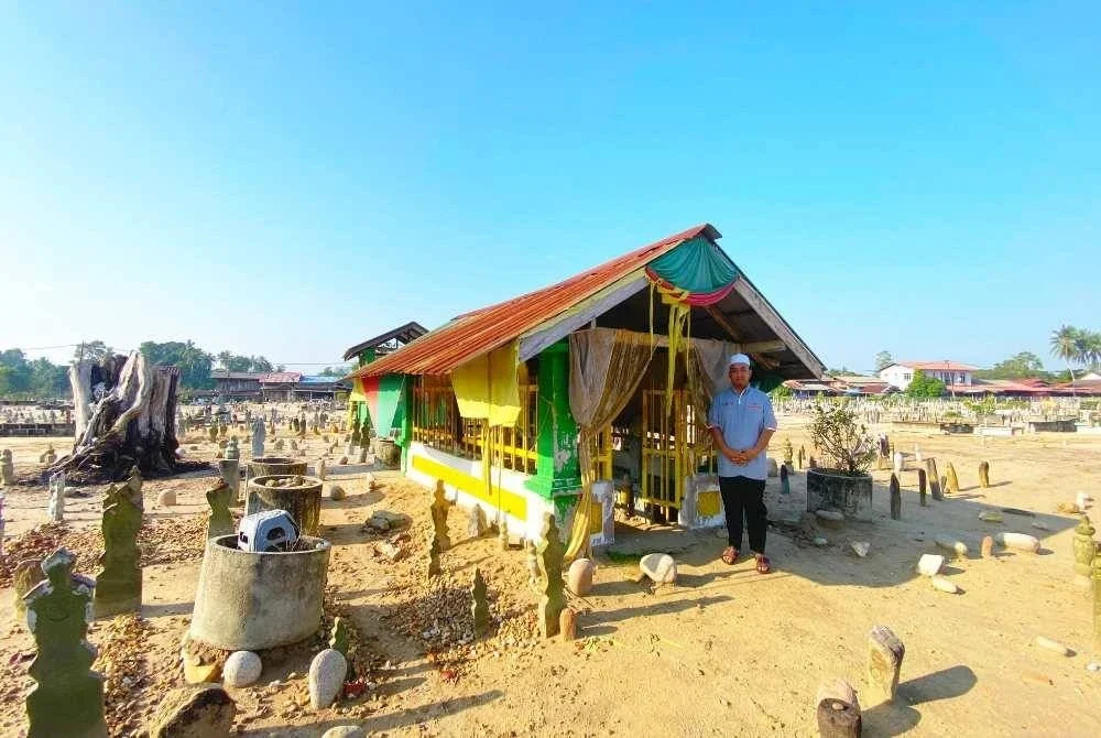 Dalam kalangan penduduk setempat, ia dikenali sebagai Tanah Perkuburan Cik Siti Wan Kembang berdasarkan kepercayaan dan cerita turun-temurun orang lama yang menyatakan terdapat makam Cik Siti Wan Kembang di kawasan berkenaan.