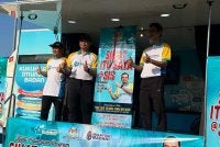 Dr Mohd Azman (dua dari kiri) meluncurkan Program Sihat Itu Saya di Kota Bharu. Foto Sinar Harian/Adila Sharinni Wahid
