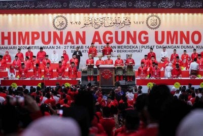  Presiden UMNO Datuk Seri Ahmad Zahid Hamidi hadir Majlis Pembukaan sempena Perhimpunan Agung UMNO 2025 yang berlangsung pada 14 hingga 17 Januari di Dewan Merdeka, Pusat Dagangan Dunia Kuala Lumpur. Foto Bernama 