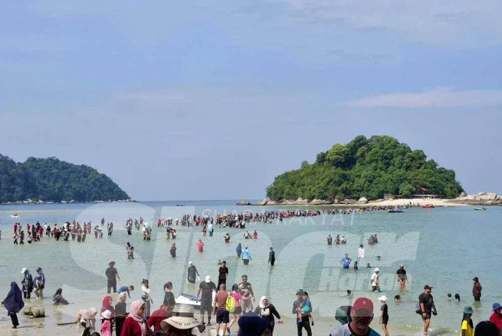 Pada tahun ini, fenomena air laut surut luar biasa berlaku selama tiga hari berturut-turut iaitu bermula Isnin (2 Februari) hingga Rabu (4 Februari).