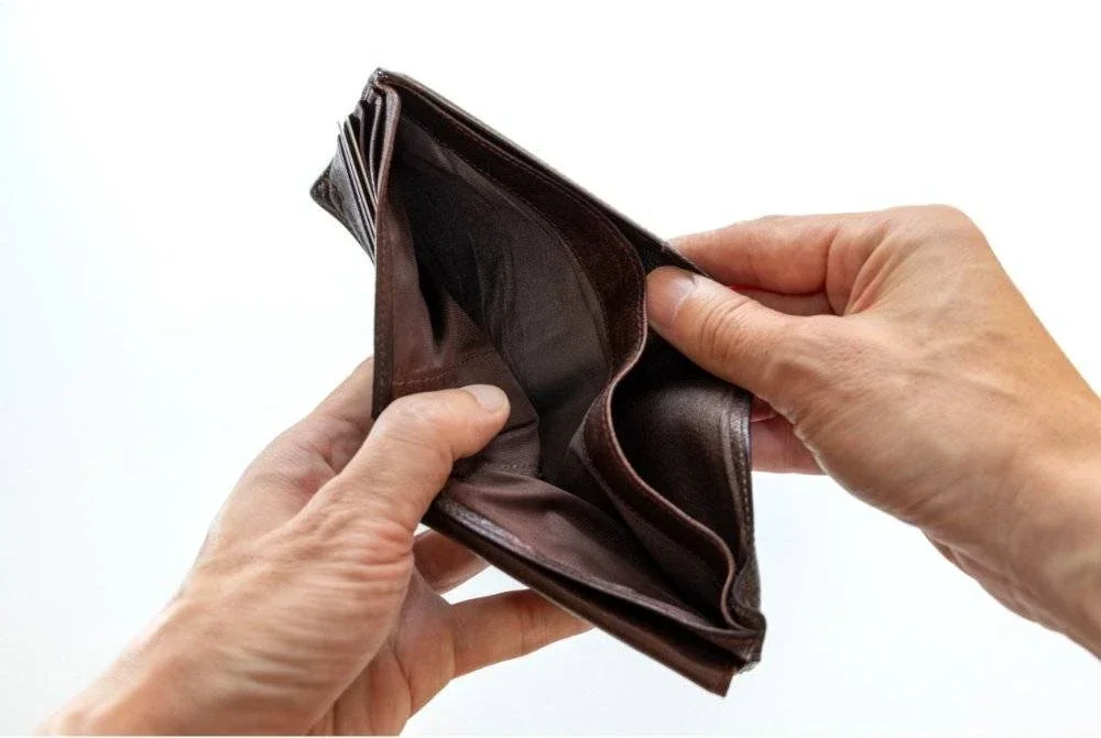 PERBELANJAAN yang melampau dan mengikut hawa nafsu boleh menyebabkan seseorang itu melakukan pembaziran. Foto Canva