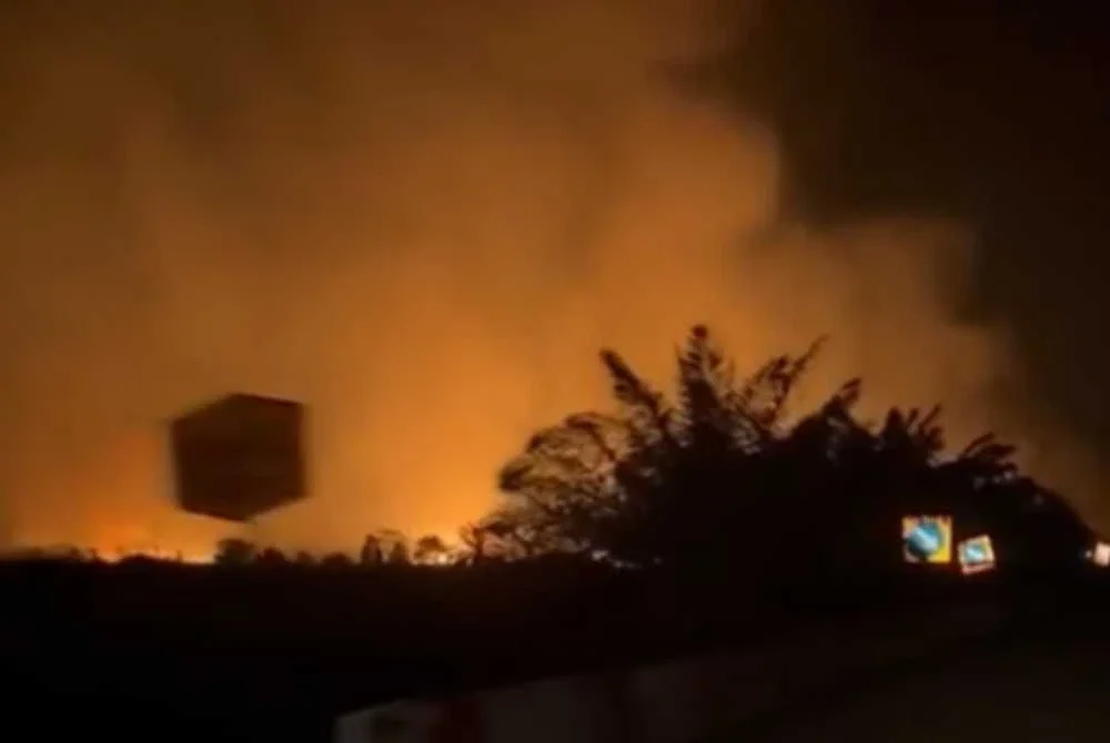 Kawasan hutan berhampiran LRA Sungai Kelambu, Banting terbakar.