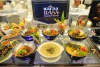 Pelbagai jenis juadah untuk dirasai.